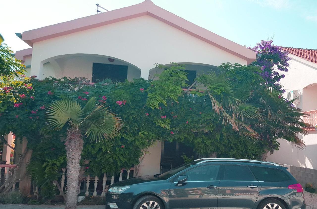 Apartments Kore Vir Ngoại thất bức ảnh