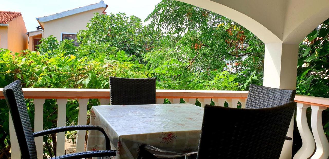 Apartments Kore Vir Ngoại thất bức ảnh